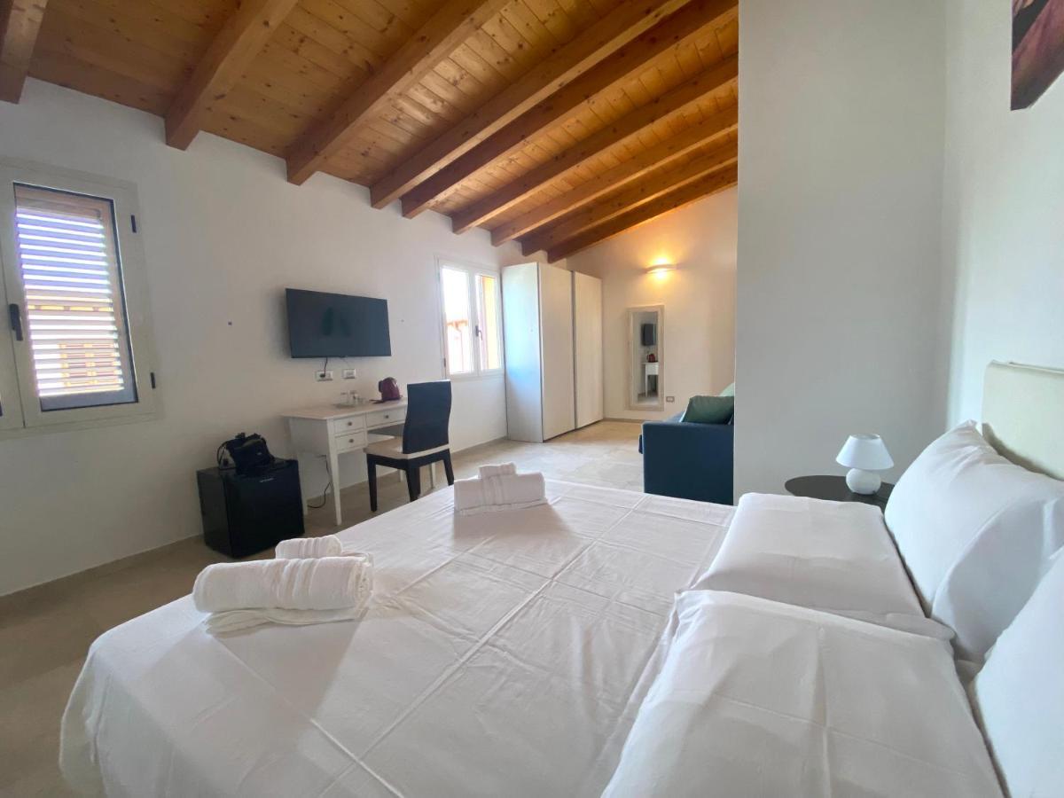 Punto Zero Rooms San Teodoro  Ngoại thất bức ảnh